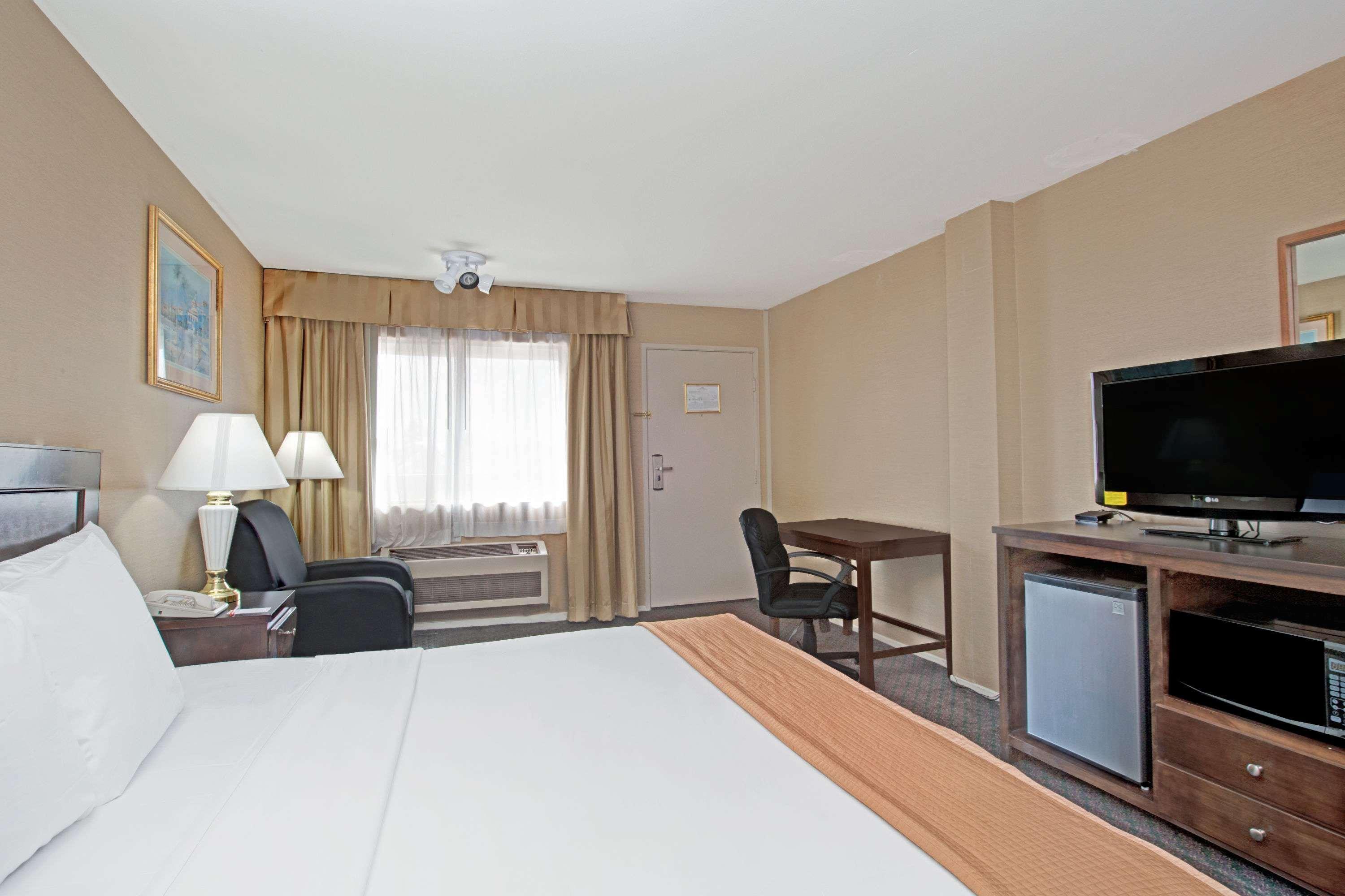 Howard Johnson By Wyndham Hotel
